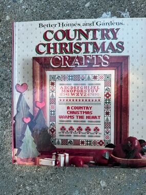 Better Homes And Gardens Country Christmas Crafts - Red, Green, Cream
